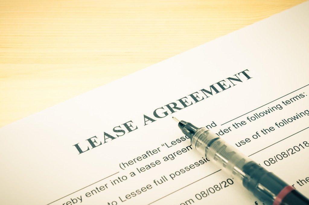 lease agreement papers